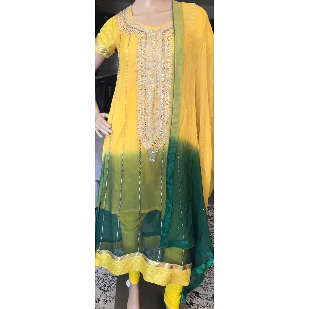 Pakistani Mehndi outfit!